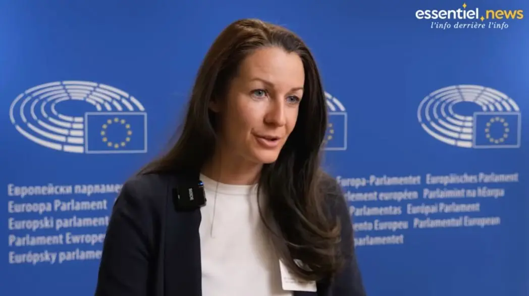 Dr Maria Hubmer-Mogg